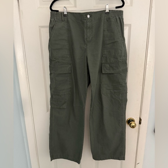 No Boundaries Olive Cargo Pants for Men - Picture 1 of 3